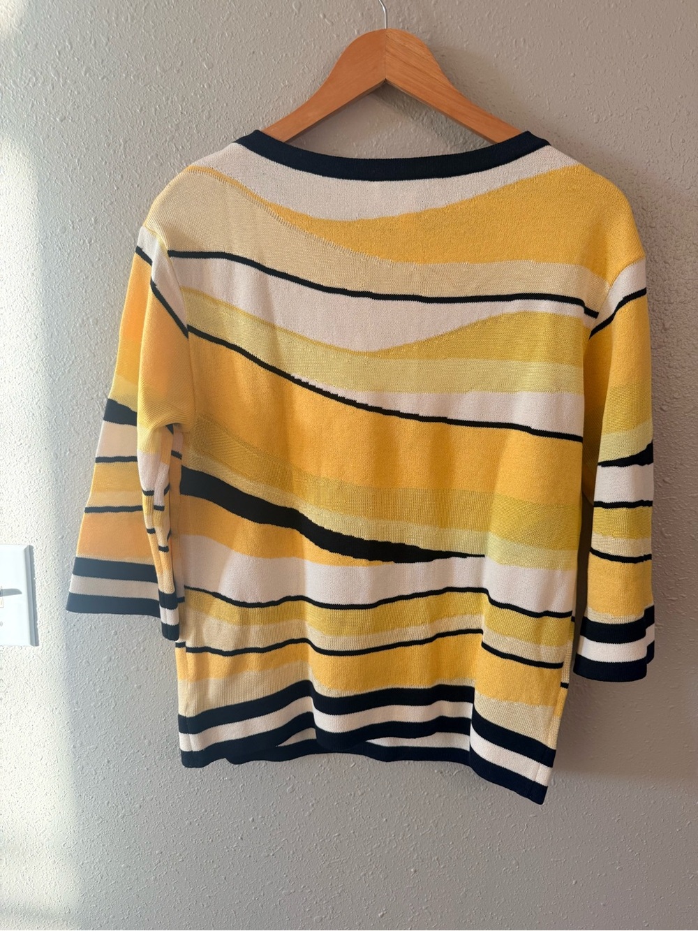 St. John Knit Sweater Top Black and Yellow Size Small - Picture 4 of 6